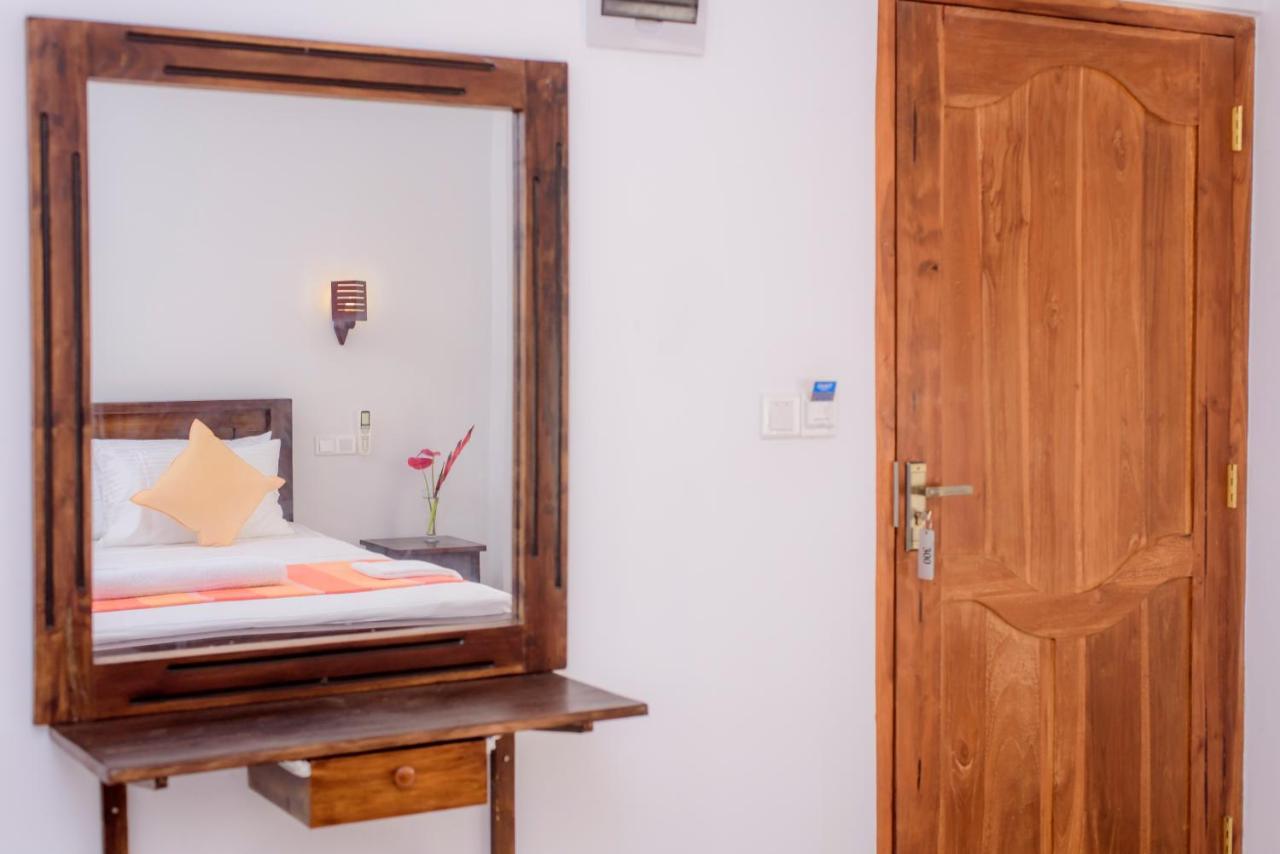 Scenery River Star Hotel Hikkaduwa Ngoại thất bức ảnh